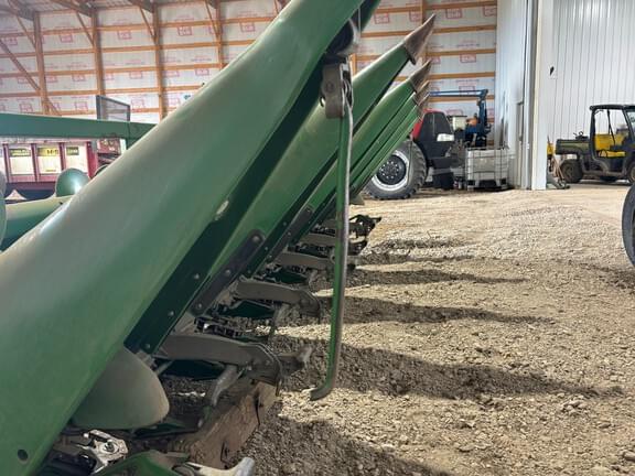 Image of John Deere 606C equipment image 3