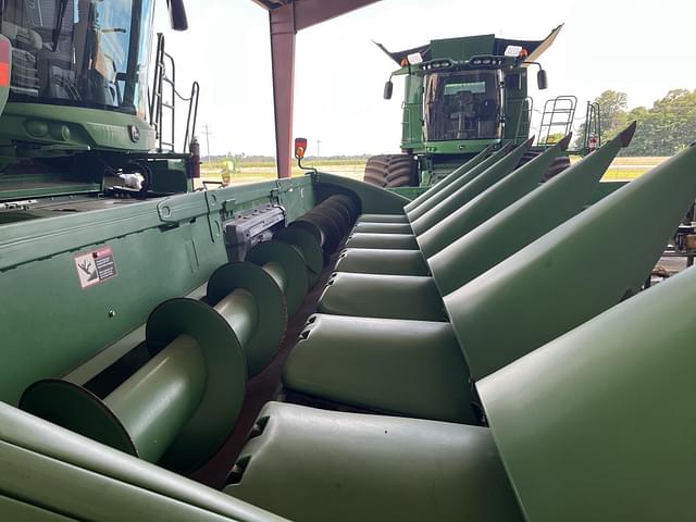 Image of John Deere 608C equipment image 4