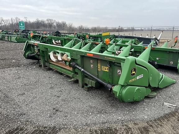 Image of John Deere 608C equipment image 2