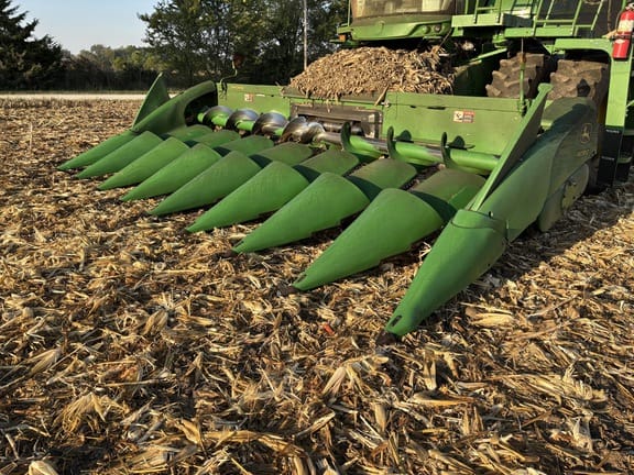 2012 John Deere 608C Equipment Image0