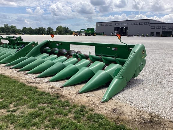 2012 John Deere 608C Equipment Image0