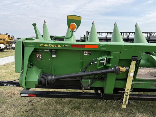 Image of John Deere 608C equipment image 2