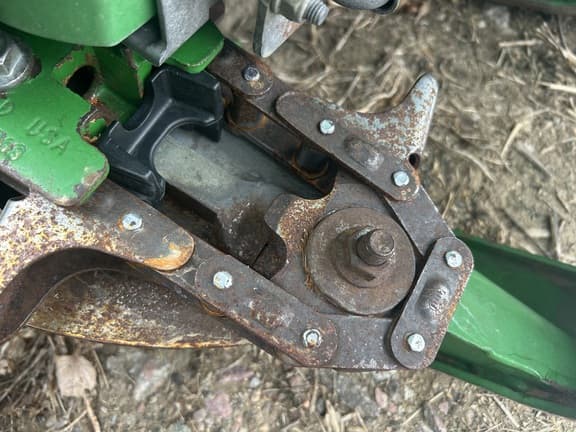 Image of John Deere 608C equipment image 2