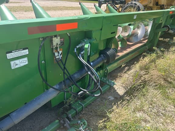 Image of John Deere 608C equipment image 3