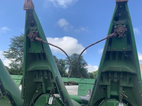 Image of John Deere 608C equipment image 4