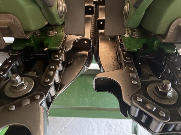 Image of John Deere 608C equipment image 2