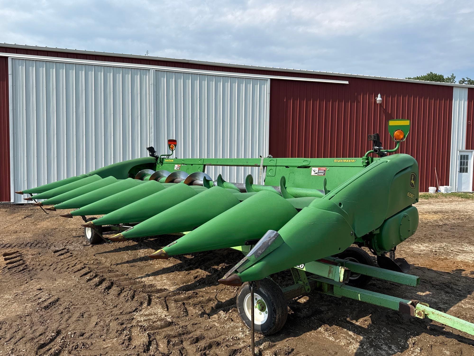 2012 John Deere 608C Equipment Image0