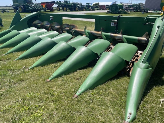 2012 John Deere 608C Equipment Image0