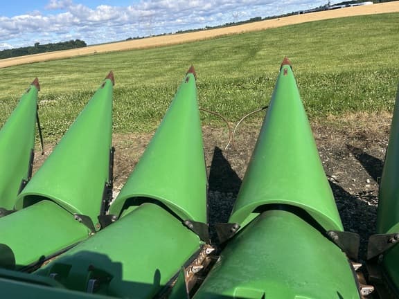Image of John Deere 608C equipment image 3