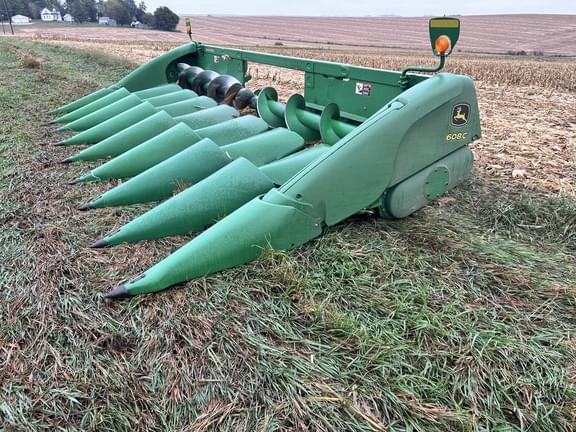 Image of John Deere 608C equipment image 3