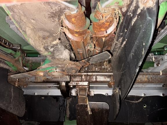 Image of John Deere 608C equipment image 3