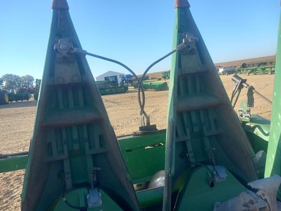 Image of John Deere 608C equipment image 2
