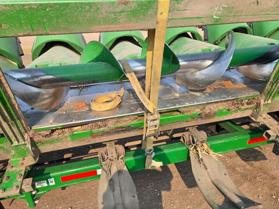 Image of John Deere 608C equipment image 3