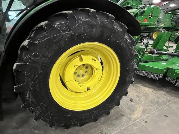 Image of John Deere 6125R equipment image 4