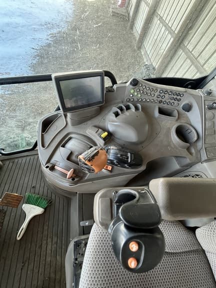 Image of John Deere 6125R Image 1