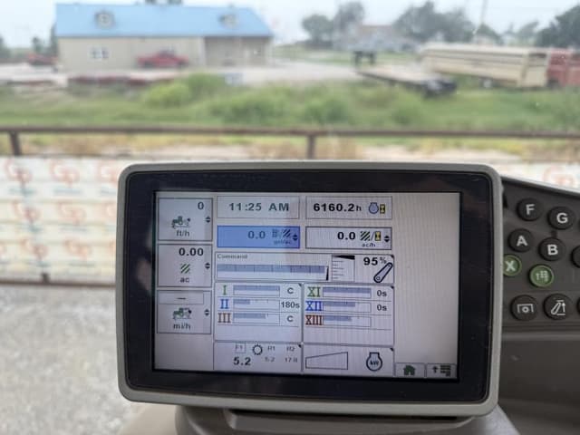 Image of John Deere 6170R equipment image 4