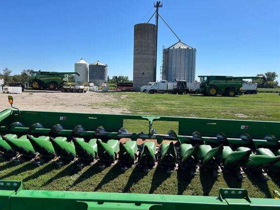 Image of John Deere 618C equipment image 4