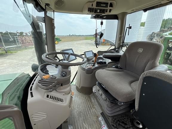 Image of John Deere 6190R equipment image 4