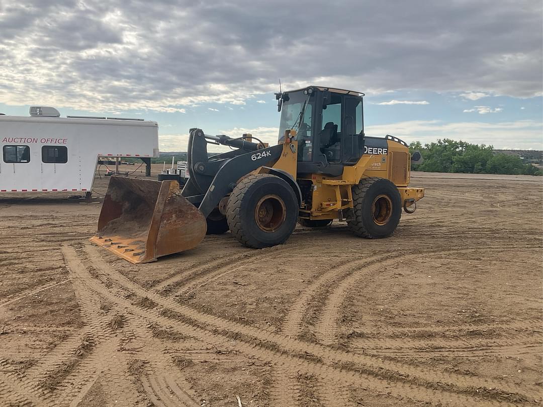 Image of John Deere 624K Primary image