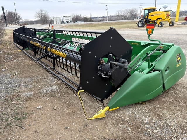 Image of John Deere 625F equipment image 3