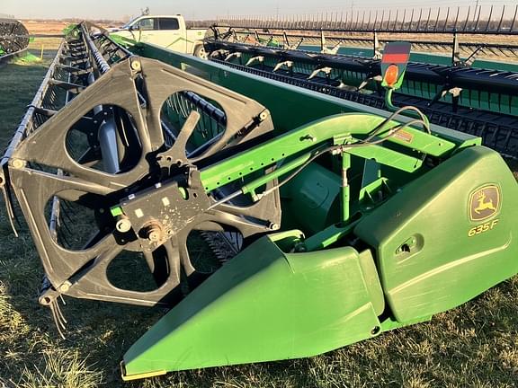 Image of John Deere 635F equipment image 1