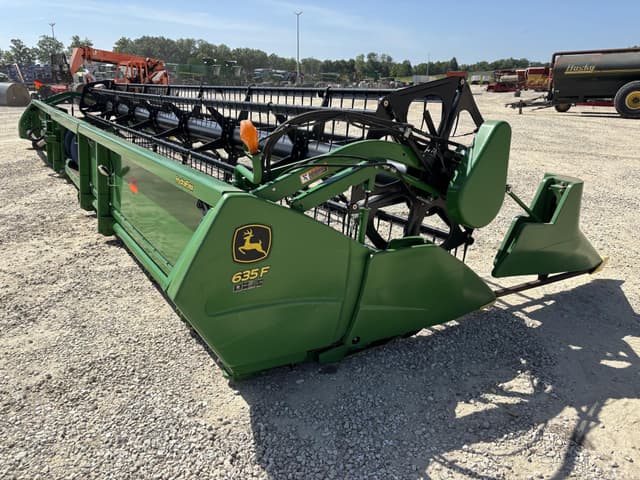 Image of John Deere 635F equipment image 4