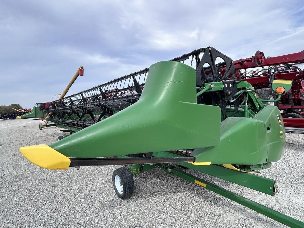 Main image John Deere 635F