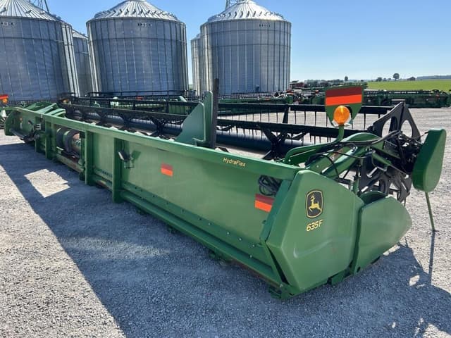 Image of John Deere 635F equipment image 4