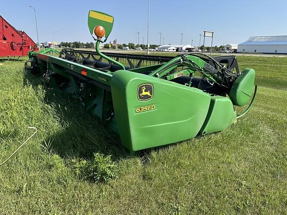 Image of John Deere 635FD equipment image 3