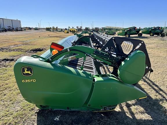 Image of John Deere 635FD equipment image 3