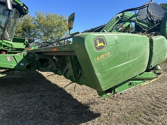 Image of John Deere 635FD equipment image 3