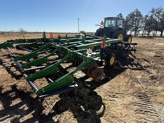 Image of John Deere 637 equipment image 2