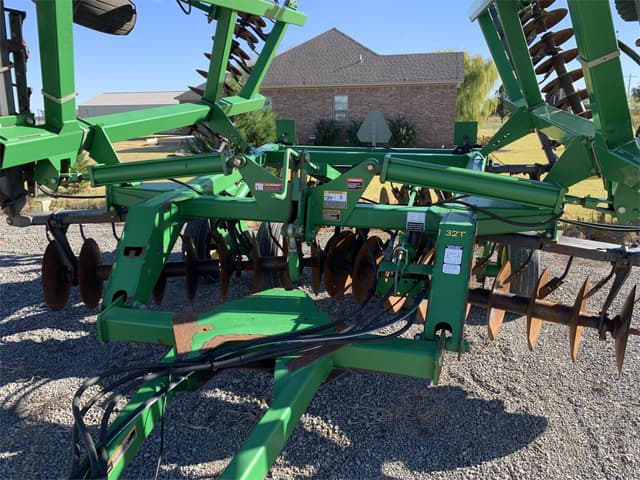 Image of John Deere 637 equipment image 1