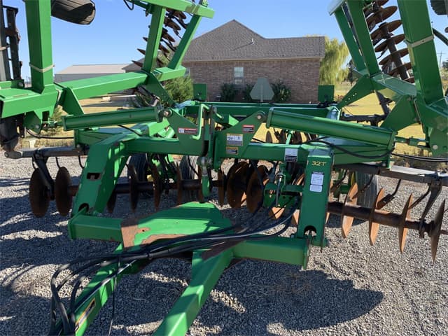 Image of John Deere 637 equipment image 1