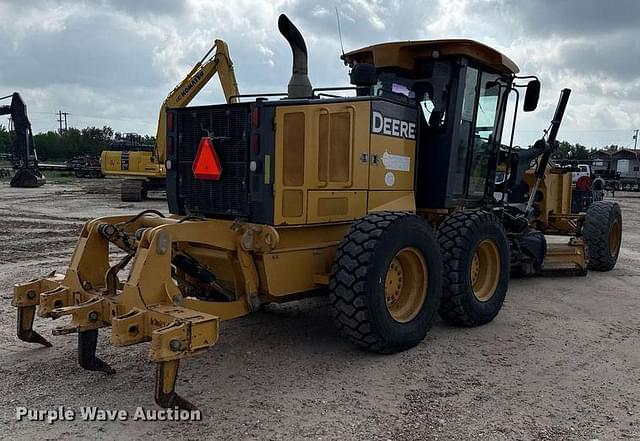 Image of John Deere 672G equipment image 4