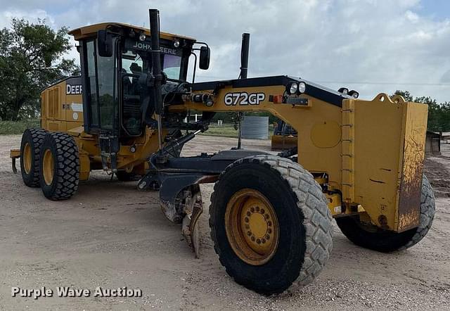 Image of John Deere 672G equipment image 2