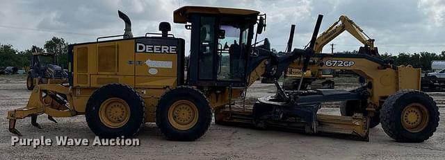 Image of John Deere 672G equipment image 3