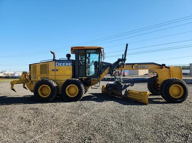 Image of John Deere 672G equipment image 3