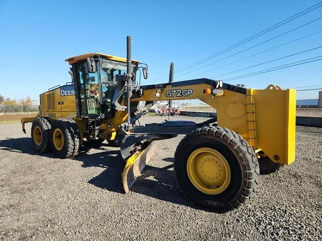 Image of John Deere 672G equipment image 2