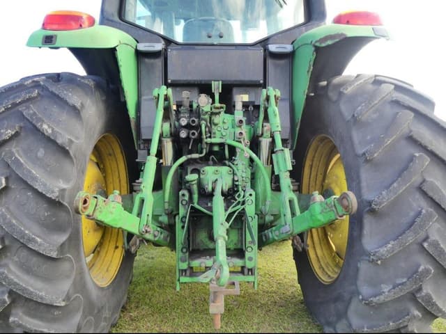Image of John Deere 7130 equipment image 4