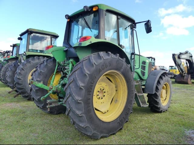 Image of John Deere 7130 equipment image 2