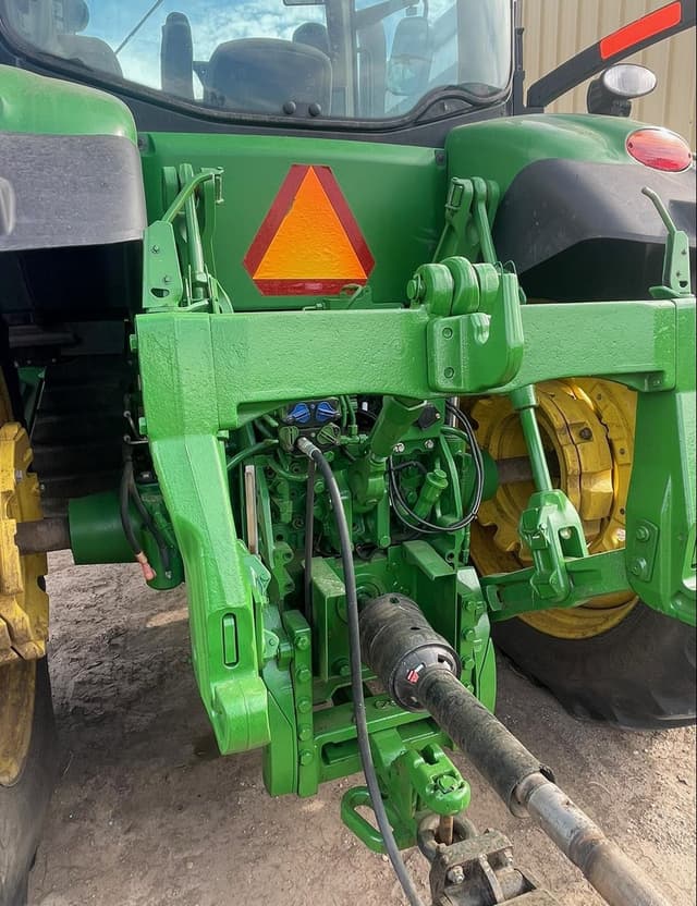 Image of John Deere 7200R equipment image 3