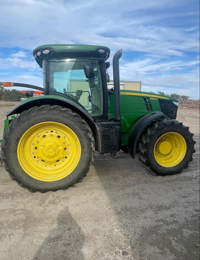 Image of John Deere 7200R equipment image 2
