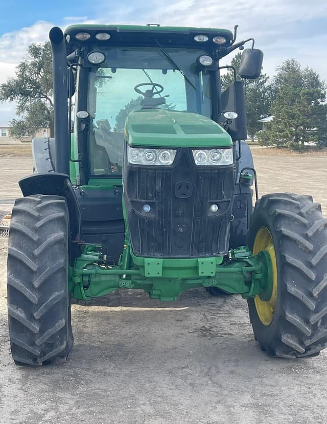 Image of John Deere 7200R equipment image 1