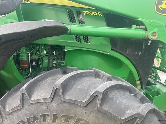 Image of John Deere 7200R equipment image 2