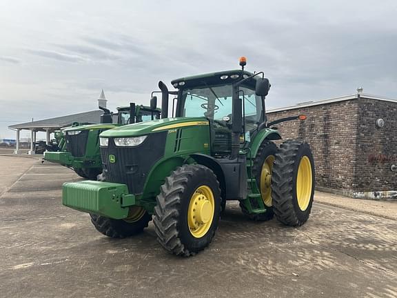 Image of John Deere 7200R equipment image 1