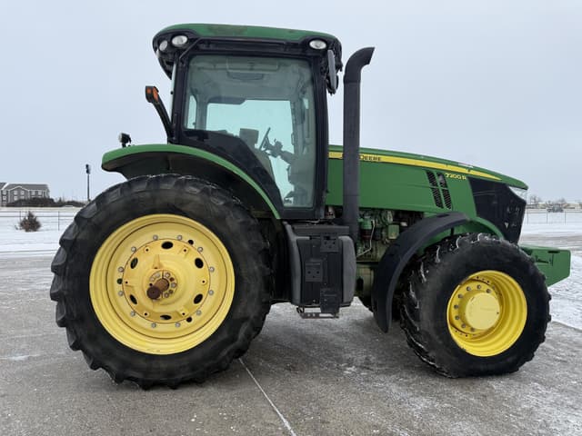 Image of John Deere 7200R equipment image 1