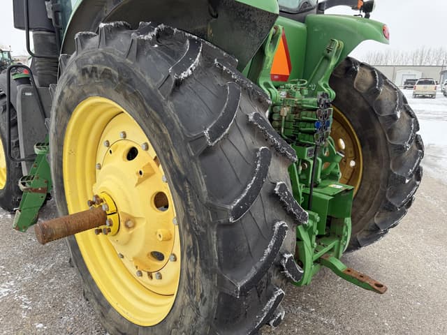 Image of John Deere 7200R equipment image 3