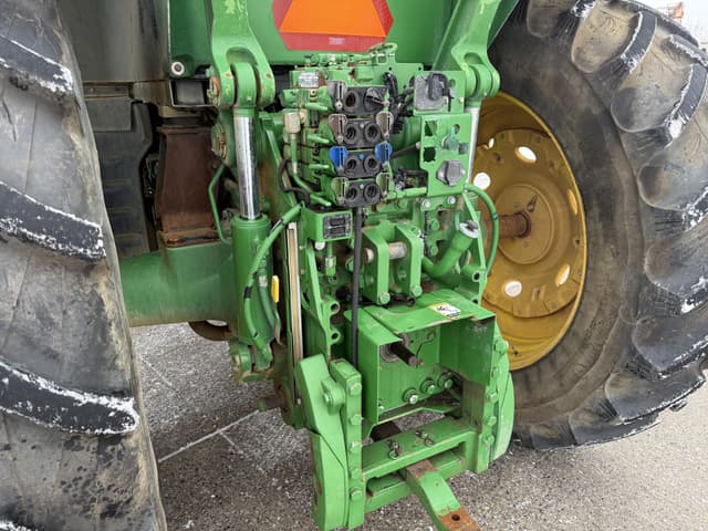 Image of John Deere 7200R equipment image 4