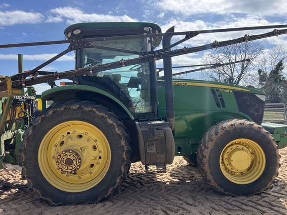 Image of John Deere 7200R equipment image 4